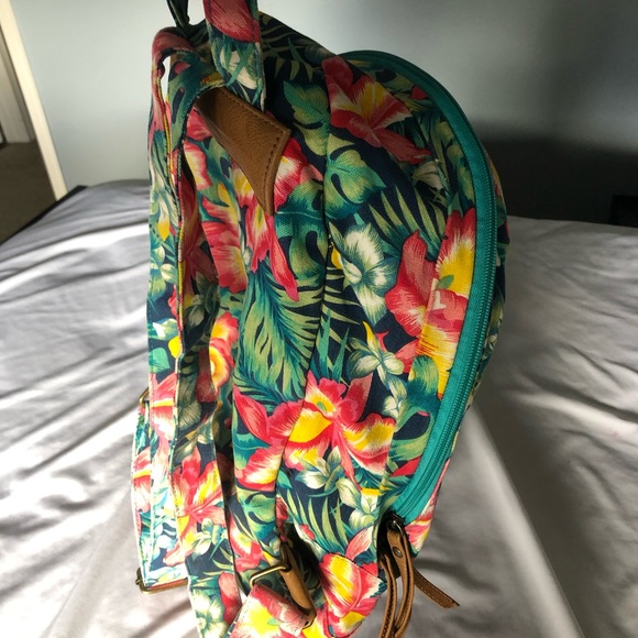 HAWAIIAN/FLORAL BACKPACK - Picture 4 of 7